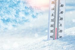 România sub influența unui ciclon: Meteorologii ANM anunță un nou val de frig, ploi și ninsori începând de azi România sub influența unui ciclon: Meteorologii ANM anunță un nou val de frig, ploi și ninsori începând de azi